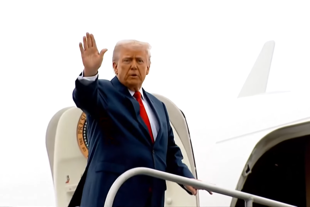 Video Of Trump Walking Up Stairs To Air Force One Goes Viral And Everyone Is Saying The Same Thing